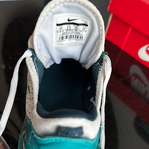 Used - Nike Air Max 270 GS Teal and White Sneakers - size 3Y - Picture 9 of 12